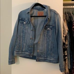 Levi’s Fitted Jean Jacket